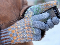 knitty Gloves with Conductive Thread